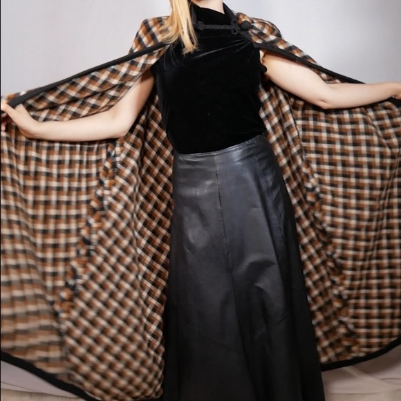 Plaid Cape Circa 1970s - Picture 1 of 9